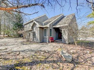 390 Snow Ridge Cir, Lake Harmony, PA 18624