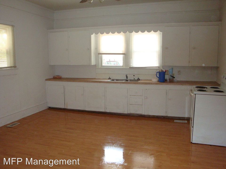 2nd image of 608 N Main St