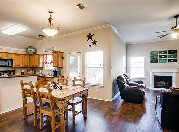 3rd image of 805 Greenview Ct