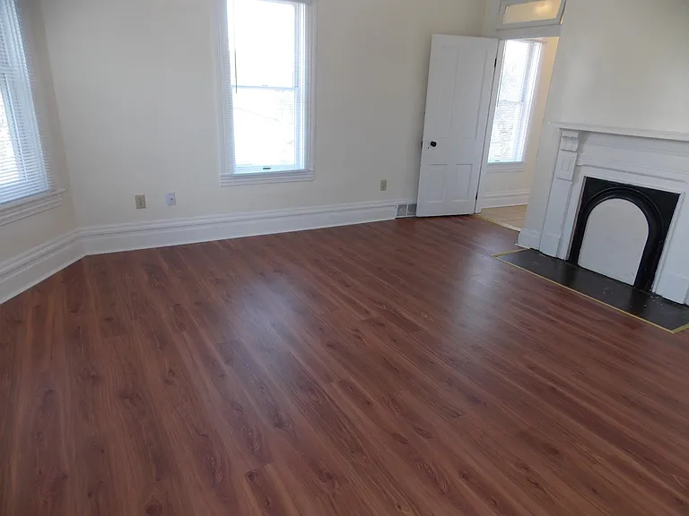 316 S Washington St — Photo 8