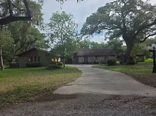 408 Royal Oak St, Victoria, TX 77905