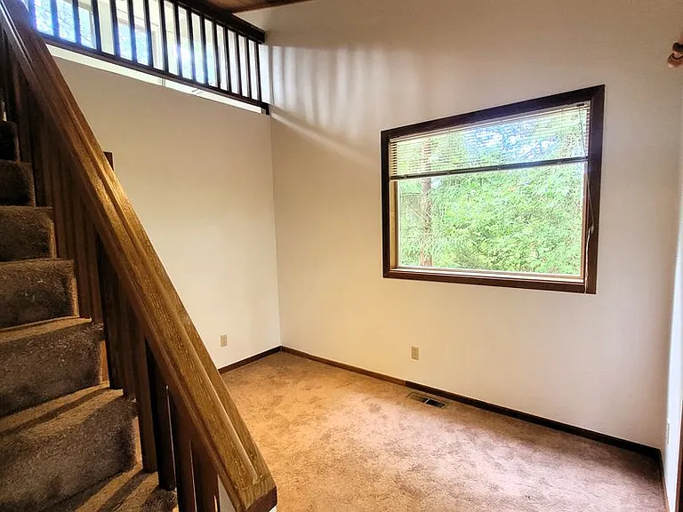 1327 Toledo St — Photo 24