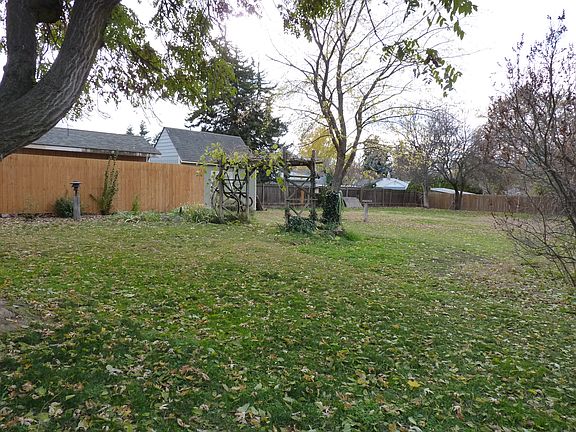 4th image of 749 White St #1