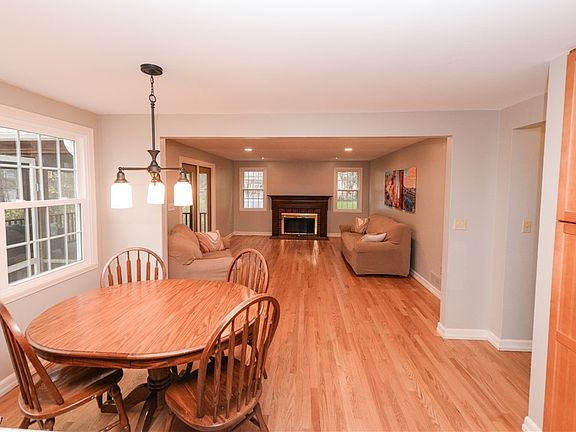 3rd image of 7969 Winterberry Dr