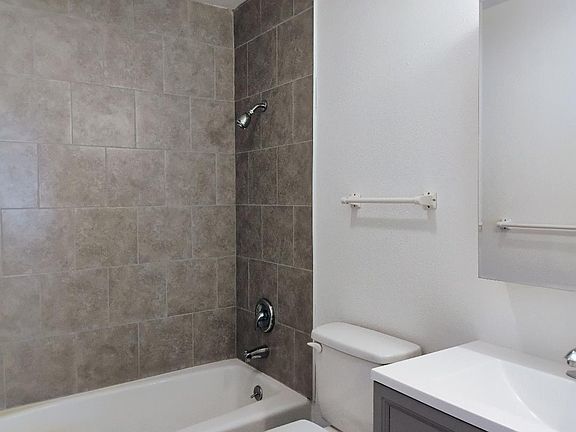 2nd image of 1110 Agate Pl #2