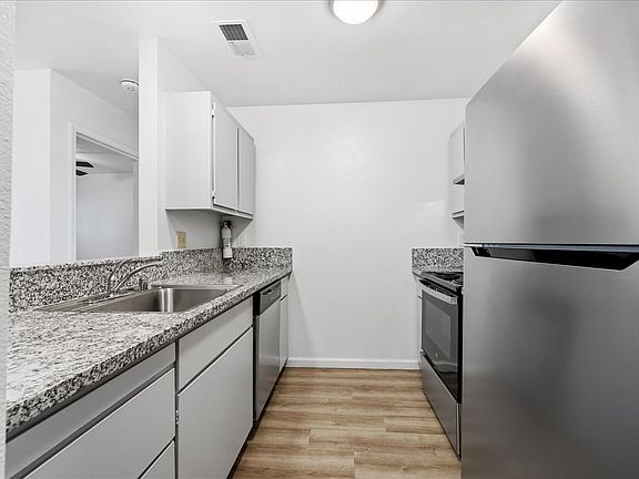3rd image of 3339 La Canada Dr