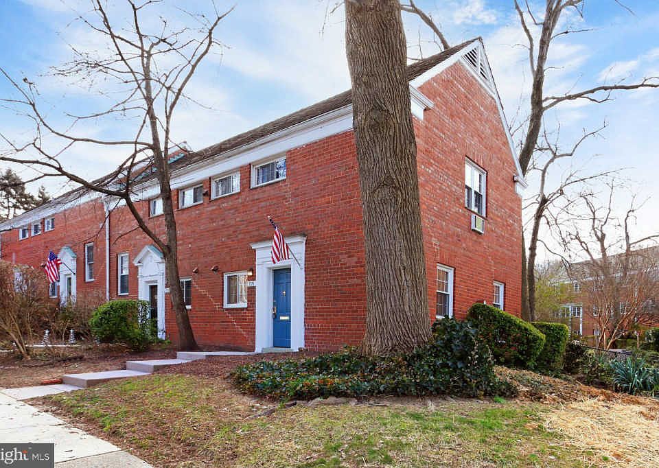 1st image of 3718 Lyons La