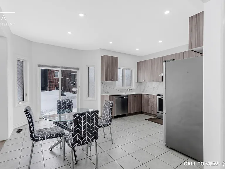 1252 Peelar Cres — Photo 4
