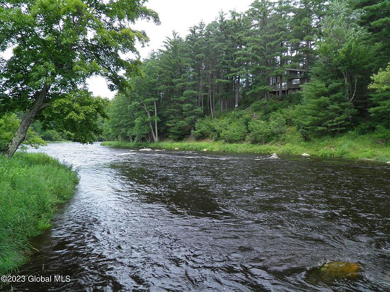 4th image of 2140 Haselton Road