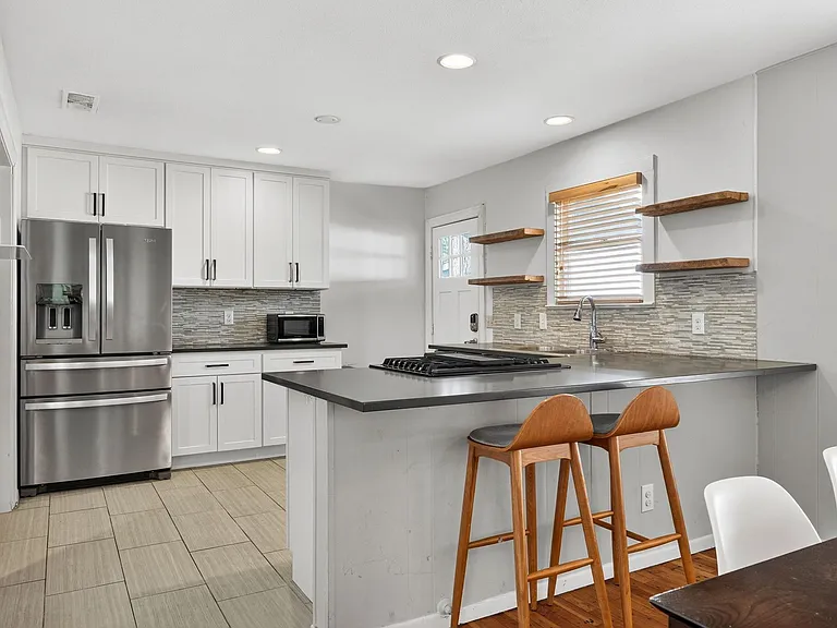 609 Fletcher St — Photo 9