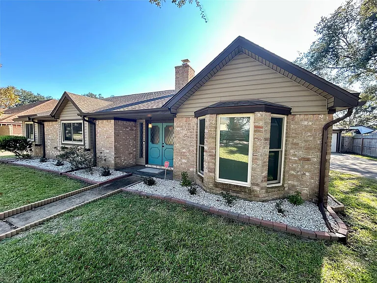 3319 Meadowcreek Dr — Photo 2