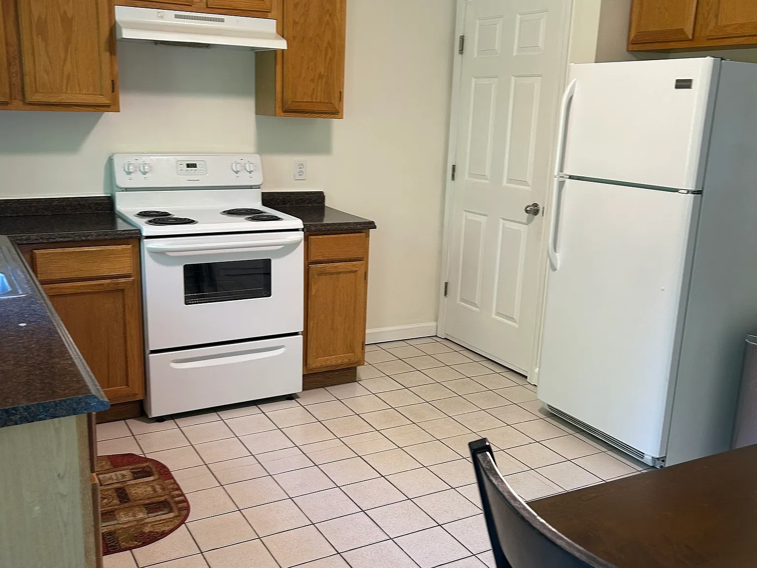 2 bed, 1.5 bath, 884 sqft, $1,850 — Photo 3