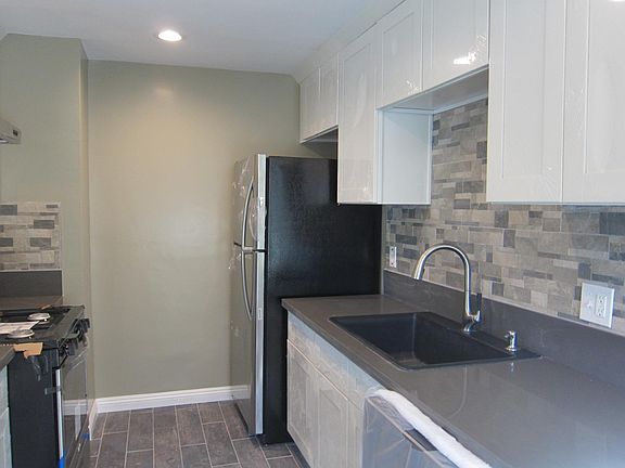 5th image of 1320 N Michigan Ave Unit B