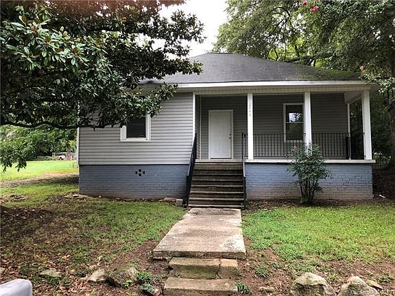 2nd image of 2440 Myers St