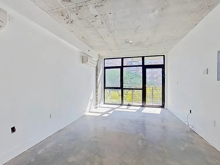 29 Montrose Ave #5G — Photo 2