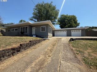 2297 NE Vine St, Roseburg, OR