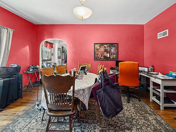 5th image of 305 W Smith St