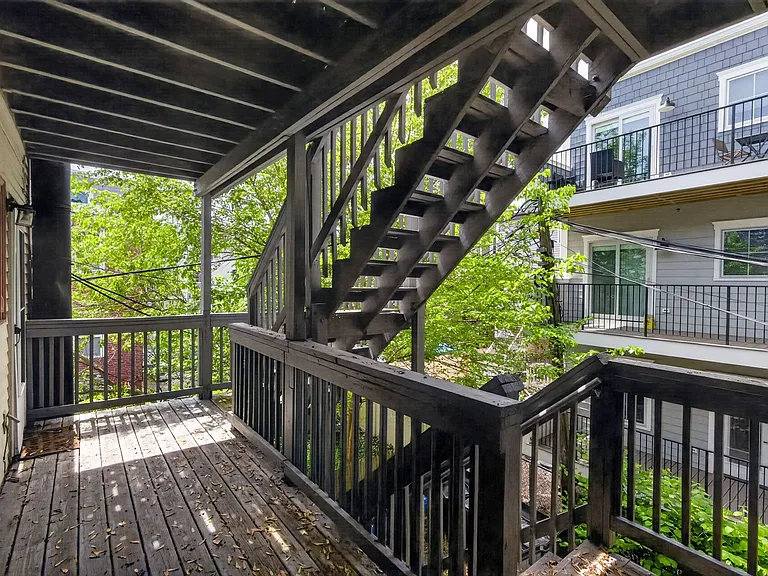 135 W Seventh St — Photo 23