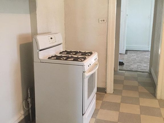 3rd image of 326 Amherst St