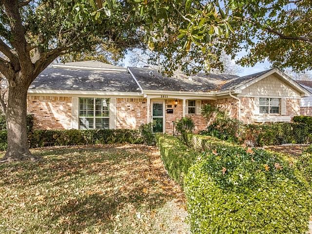 1st image of 3811 Douglas Dr