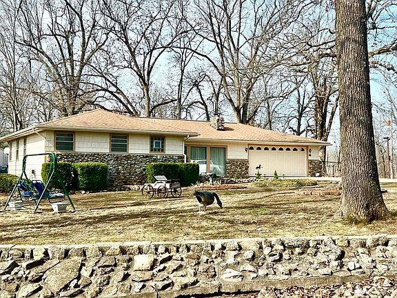 3rd image of 301 Fawn Rd