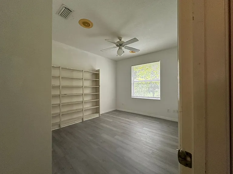 815 Nelson Ave NE — Photo 7