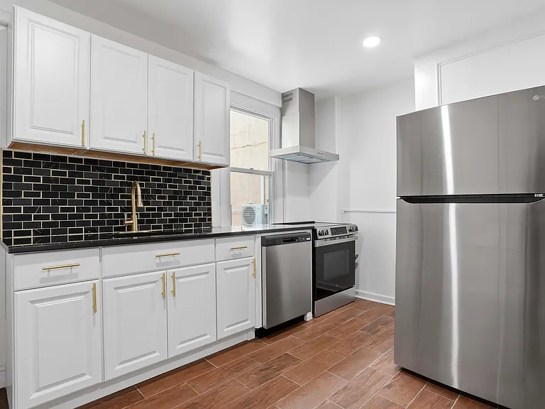 252 E Girard Ave #1 — Photo 3