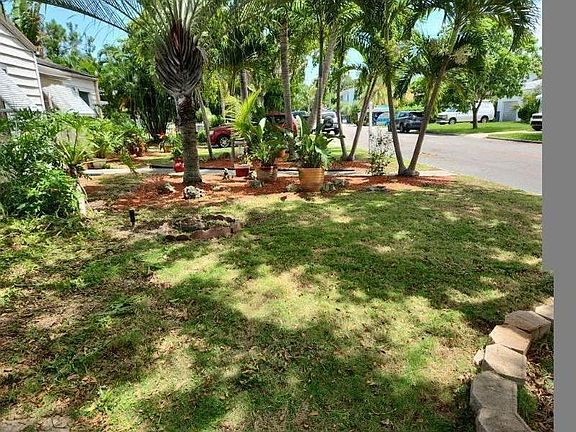 3rd image of 615 N Palmway