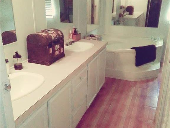 3rd image of 100 Sunny Oaks Dr