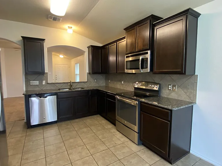 6011 Ambrose Cir — Photo 7