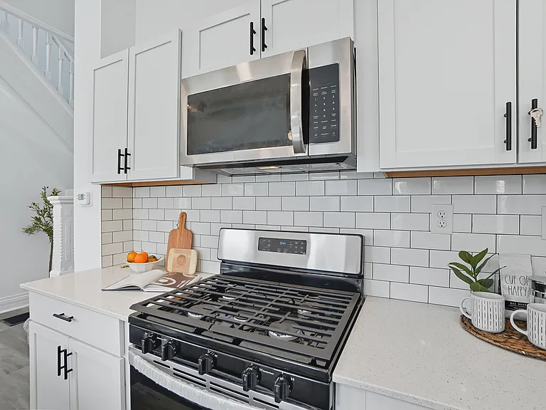 1820 Hewitt Ave — Photo 22