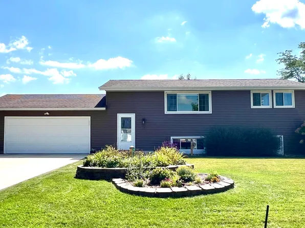 709 Evergreen St, New Hampton, IA 50659