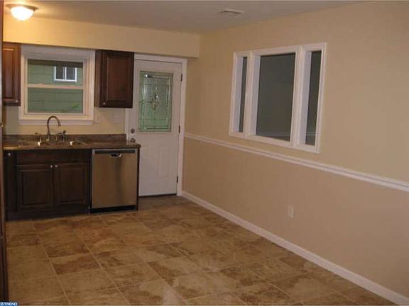 4th image of 251 Pardee Blvd