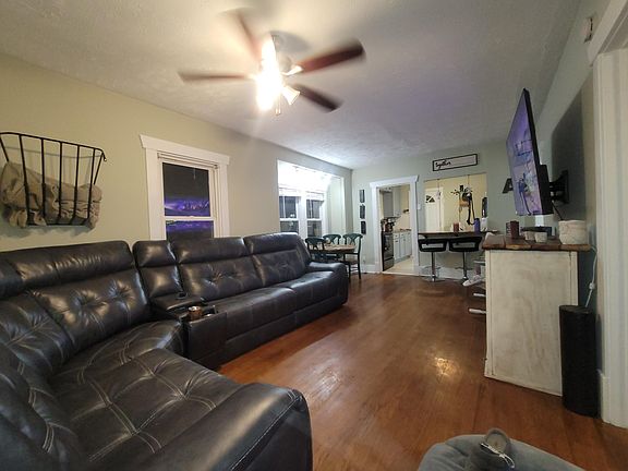 3rd image of 2815 Avenue F