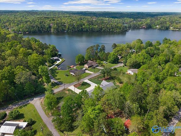 5th image of 1299 Lakeshore Dr