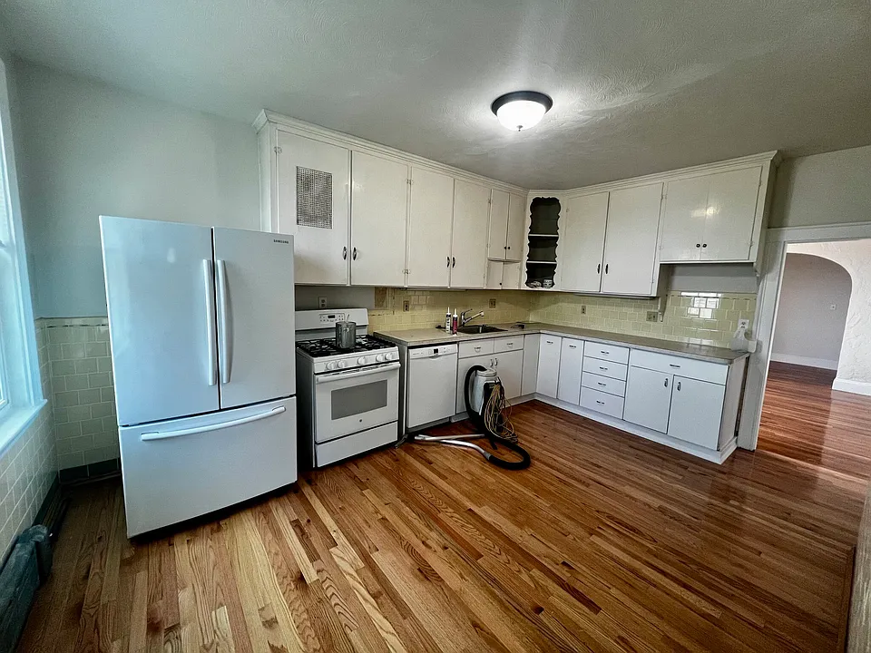 169 Campbell Ave #3