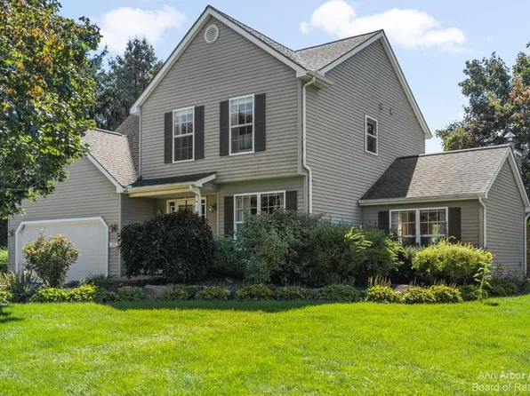 4401 Lori Lynn Ln, Whitmore Lake, MI 48189