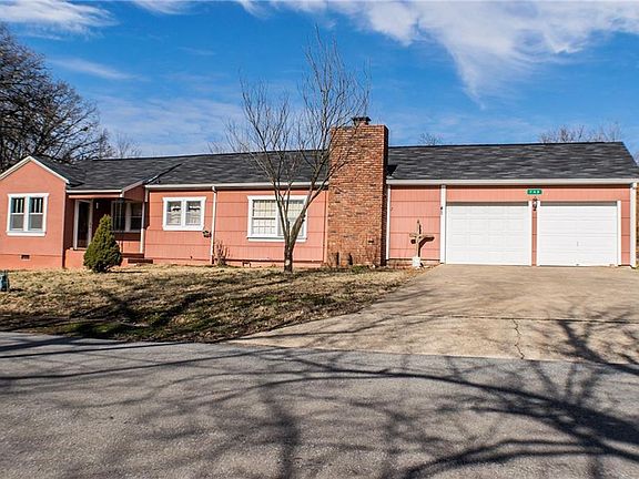 2nd image of 743 Park Cir