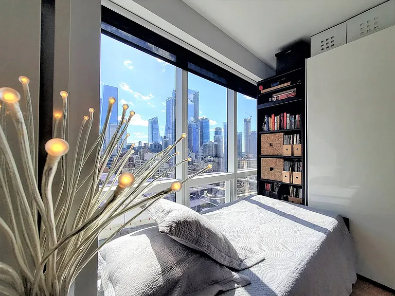350 W 42nd St #17K — Photo 8