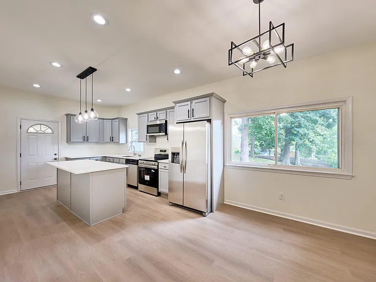 2924 Gracefield Rd — Photo 31