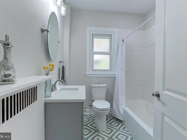 702 Kingston Rd — Photo 29