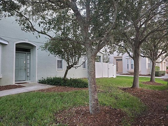 2nd image of 554 Vallance Way NE
