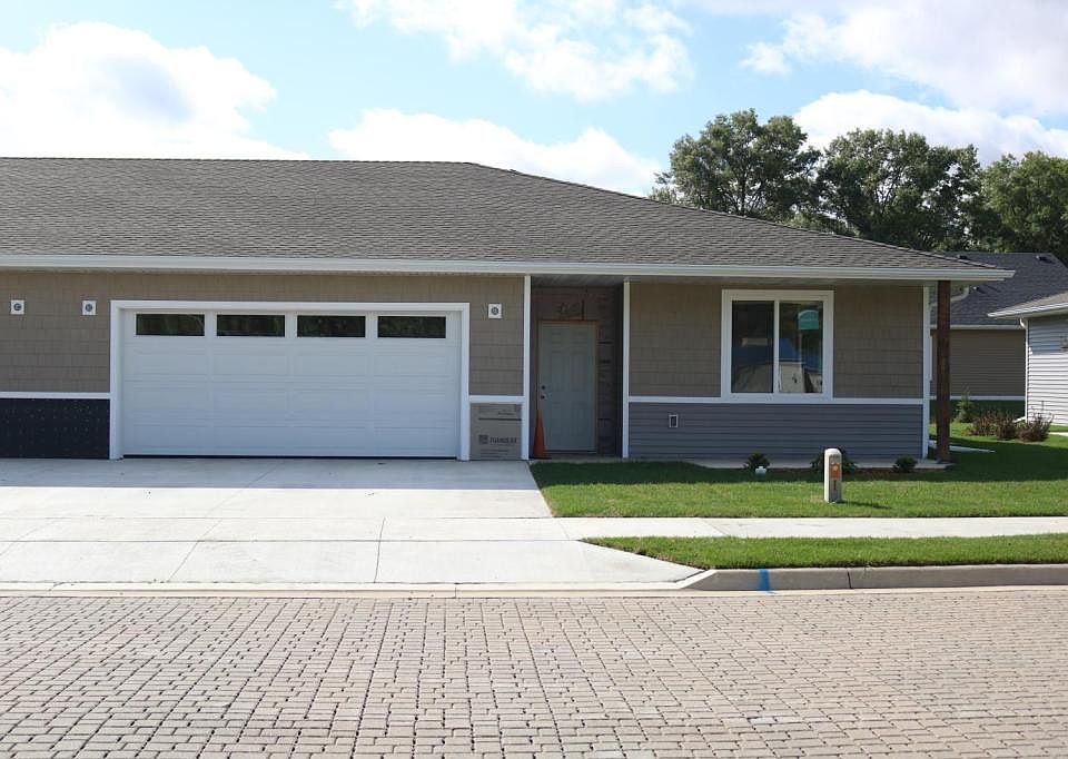 1st image of 806 Parkside Ln