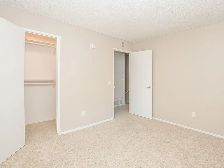 Huntington Highlander Apartment Homes — Photo 33