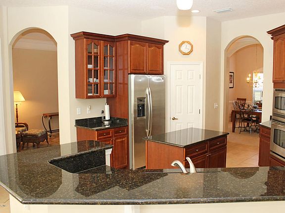 5th image of 552 Battersea Dr