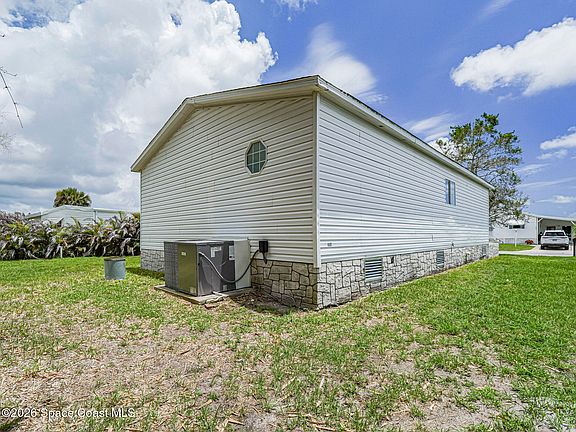 4th image of 818 Thrush Cir