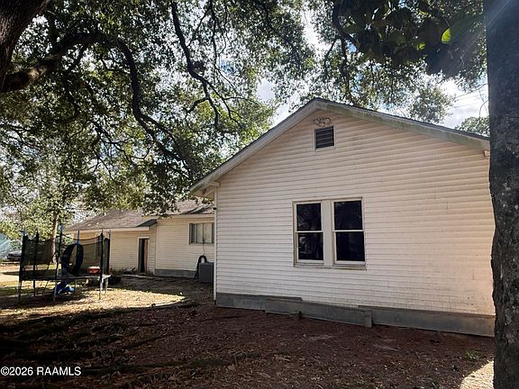 3rd image of 300 Boudreaux St