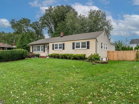 4th image of 25 Lawrence Pl
