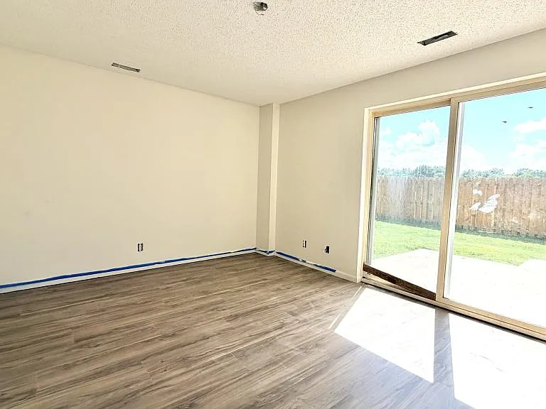 504 N Grove St — Photo 12
