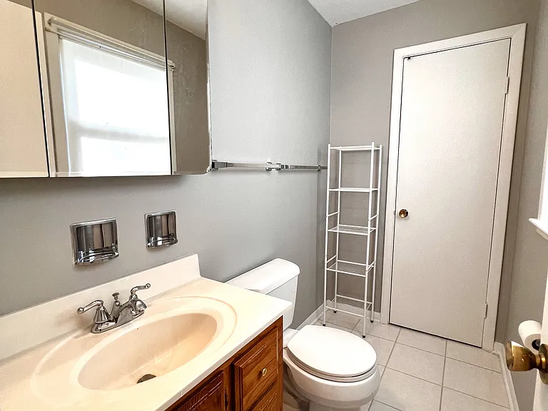 2060 W Chase Ave #1A — Photo 13